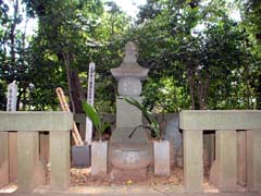 成瀬藤蔵正義の墓